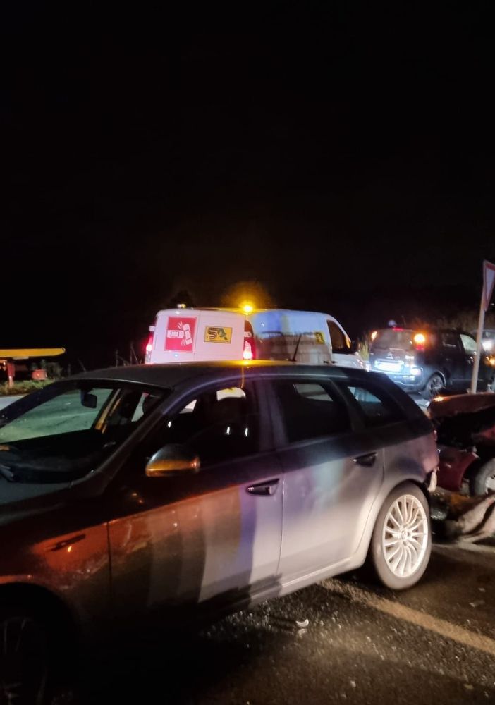 Incidente stradale a Castello di Annone, coinvolti tre veicoli