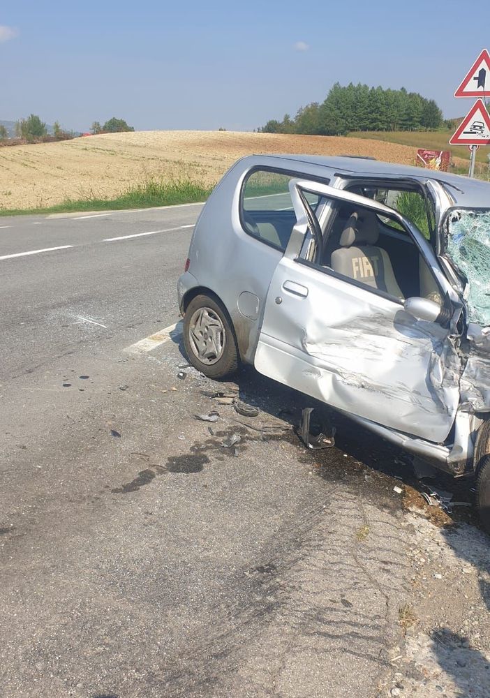 Incidente sulla provinciale per Moncalvo all'incrocio per Calliano. Tre mezzi coinvolti [FOTO]