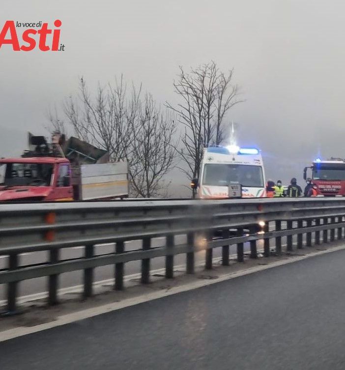 Incidente in tangenziale, ad Asti, per scontro tra due veicoli [FOTO]