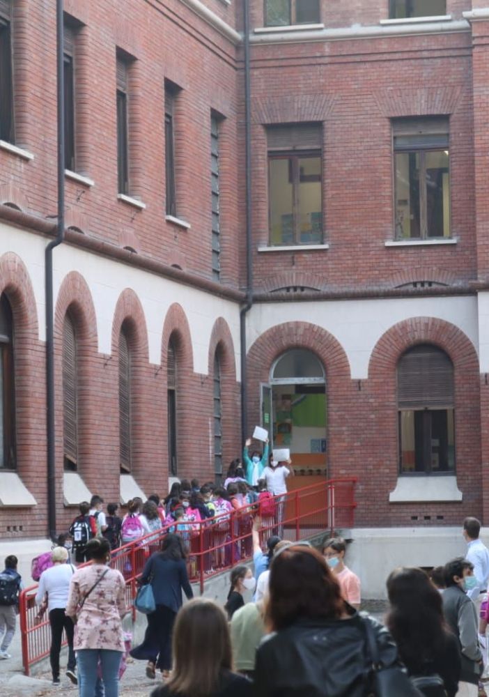 Dai disegni della scuola &quot;Dante&quot; di Asti, una lezione di vita. Un'elettrice fa i complimenti agli insegnanti