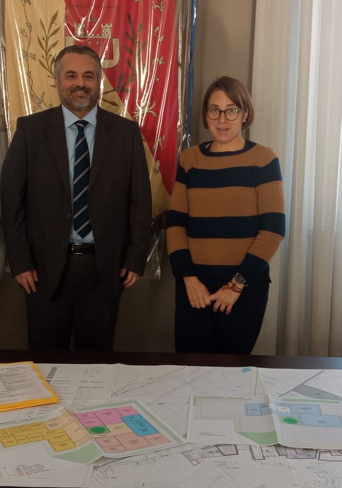 Il sindaco Isnardi con la giunta