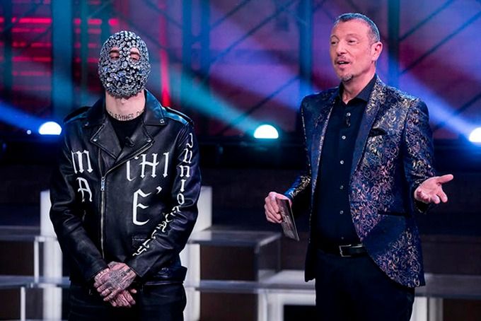 Junior Cally con Amadeus (Foto Sanremonews.it)