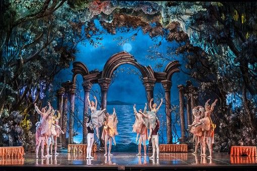 Al Teatro Alfieri &quot;Il lago dei cigni&quot; con il Balletto di Mosca