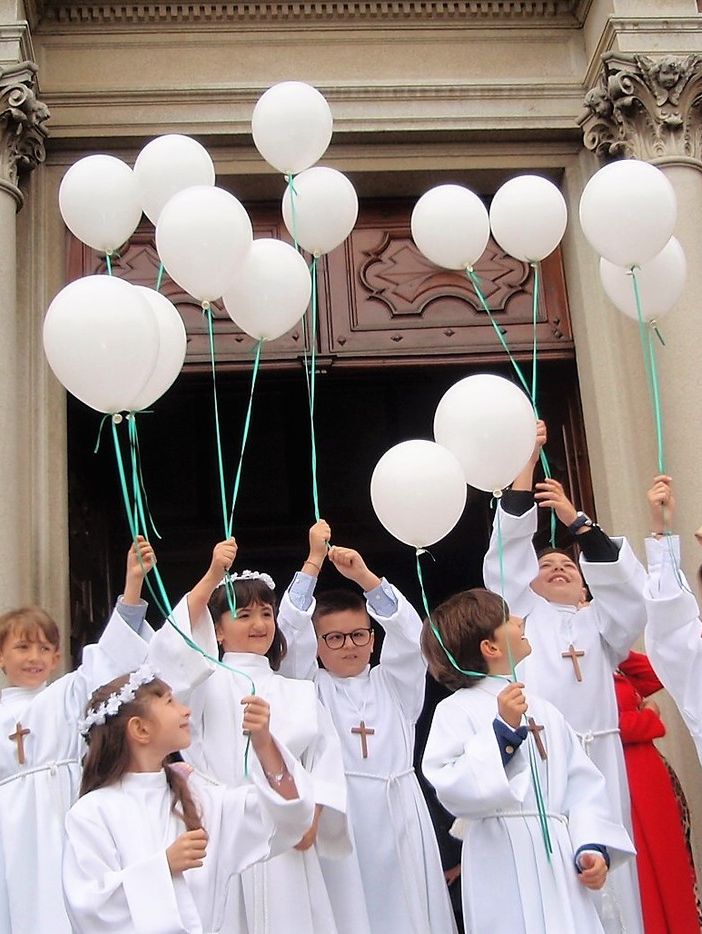 Festa a Montechiaro con la cerimonia della prima comunione di sette bambini