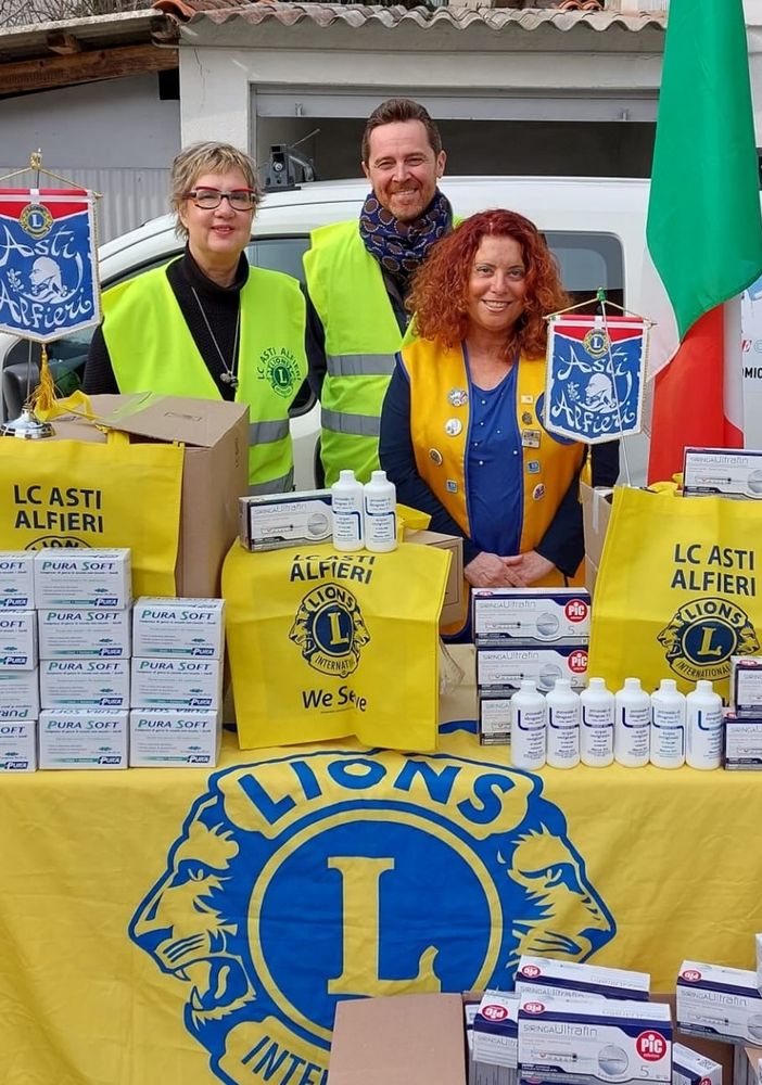 Anche il Lions Club Alfieri aiuta l'Ucraina. Due bancali con beni di prima necessità consegnati ai confini