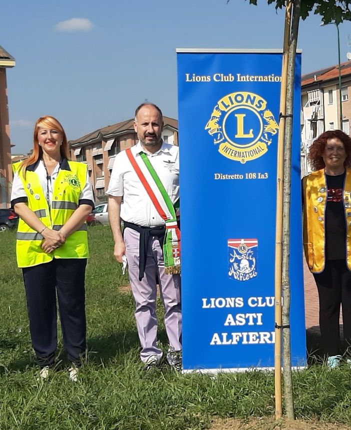 L'assessore all'Ambiente Renato Berzano, Elisabetta Lombardi, il sindaco Rasero, Roberta Pistone, il cerimoniere Giovanni Boccia ed il secondo vice Presidente Paolo Perucca