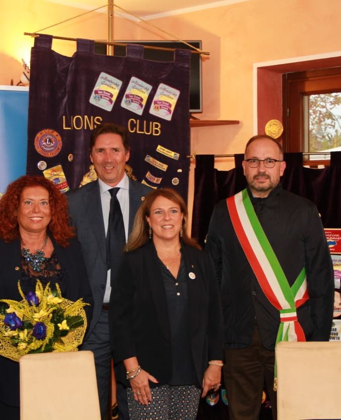 Da sinistra Graziano Guarino,Roberta Pistone, Paolo Appiani. Elena Appiani, il sindaco Rasero ed il Governatore del Distretto 108ia3 Erminio Ribet