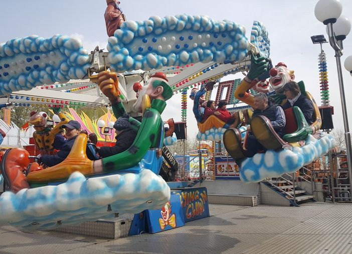Luna Park e circhi in piazza questa mattina a Torino. &quot;Bisogna dare respiro a più di 5000 famiglie&quot;