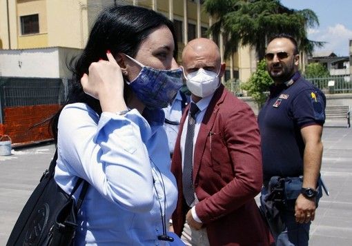 Il ministro dell'Istruzione, Lucia Azzolina, ritratta nel corso della sua recente visita a Torino