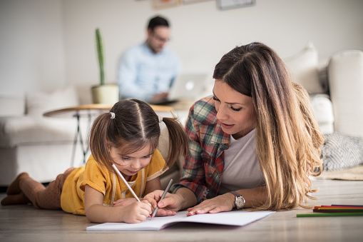 Un contributo mensile riconosciuto alle madri disoccupate o monoreddito, arriva un nuovo strumento di sostegno alla famiglia