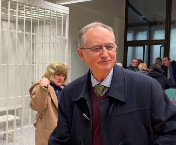 Mario Roggero nei secondi successivi alla pronuncia della sentenza. Il commerciante ha già annunciato l'intenzione di proporre appello Mario Roggero nei secondi successivi alla pronuncia della sentenza. Il commerciante ha già annunciato l'intenzione di proporre appello