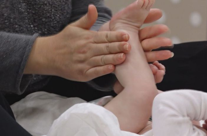 Cinque appuntamenti per massaggiare i propri bambini con il Consultorio di Asti