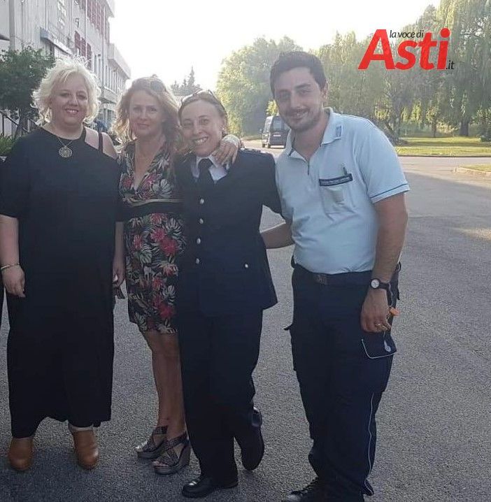 Matteo De Donno in un'immagine di archivio, spensierata, dopo la recita dei detenuti per Asti Teatro, due anni fa. Con lui la comandante Alessia Chiosso, la ex vicedirettrice Remondino e la Garante Ferlauto Matteo De Donno in un'immagine di archivio, spensierata, dopo la recita dei detenuti per Asti Teatro, due anni fa. Con lui la comandante Alessia Chiosso, la ex vicedirettrice Remondino e la Garante Ferlauto