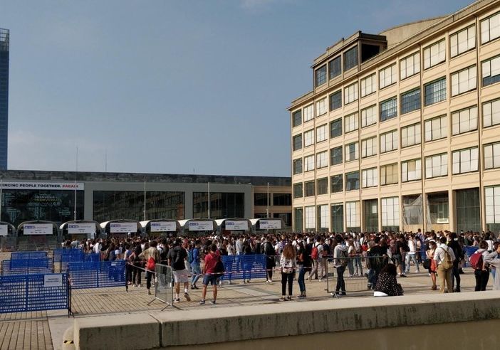 Lunghe file al Lingotto per i test di ammissione, la carica degli aspiranti medici: &quot;Siamo qui anche sulla spinta del Covid&quot; [FOTO]