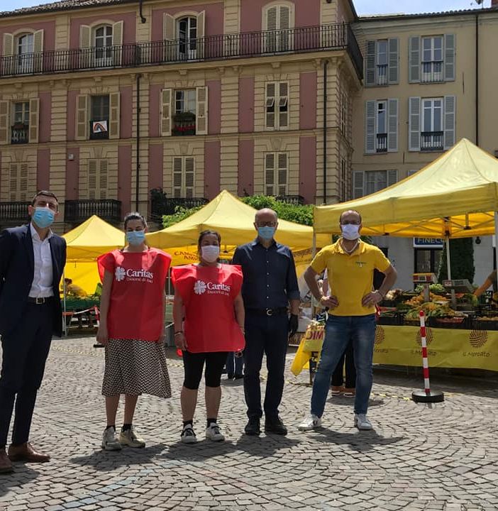 Ad Asti anche i giostrai aiutano la ripartenza nei mercatini, con la Caritas, in collaborazione con Coldiretti