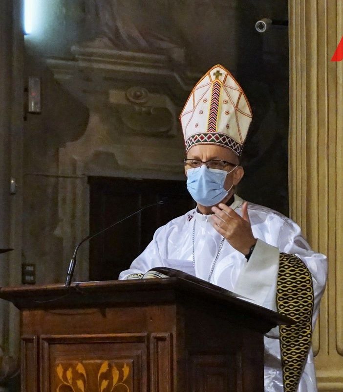 In Cattedrale, il vescovo di Asti, Prastaro per la Messa dei Popoli