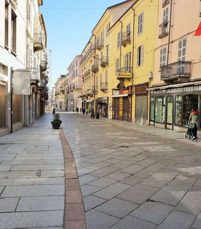 Asti, scorcio  in zona rossa