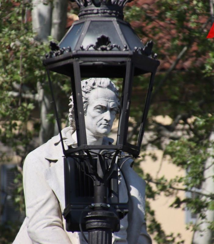 Auguri a Vittorio Alfieri, oggi la deposizione di una corona al monumento di piazza Alfieri