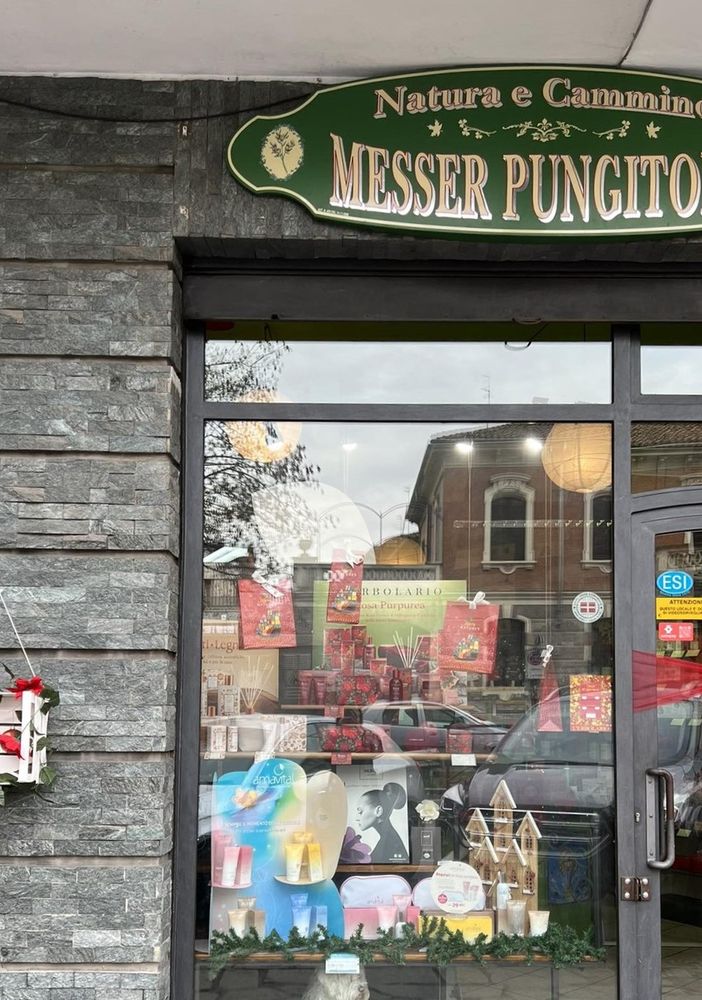 A fine mese, dopo diciotto anni, chiude l'erboristeria di Asti Messer Pungitopo