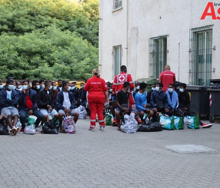 Continuano le ricerche del tunisino scomparso dall'hub di Castello d'Annone. Il timore in paese e i commenti politici