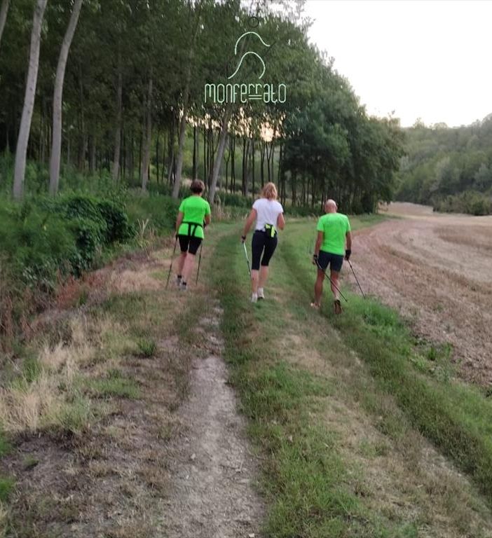 Un'immagine relativa una precedente camminata organizzata dal Monferrato Nordic Walking