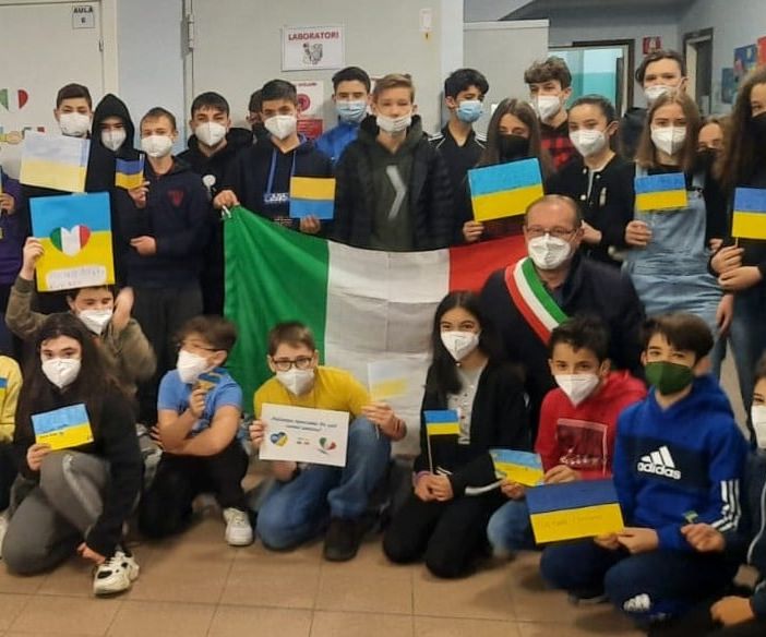 Oggi la prima campanella per Daniil e Vitalii, figli della famiglia ucraina arrivata a Montechiaro