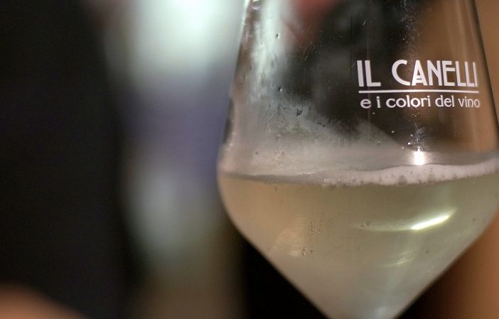 Un bicchiere di Moscato della zona Canelli