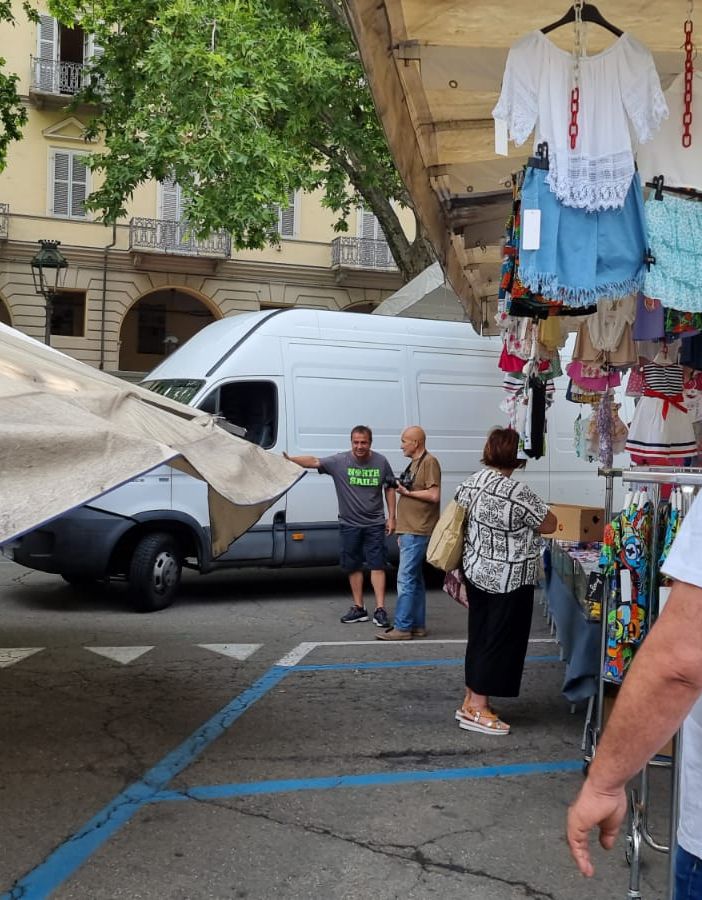 Mercato di piazza Alfieri: &quot;Non va affatto tutto bene&quot;, nuova protesta degli ambulanti [VIDEO]