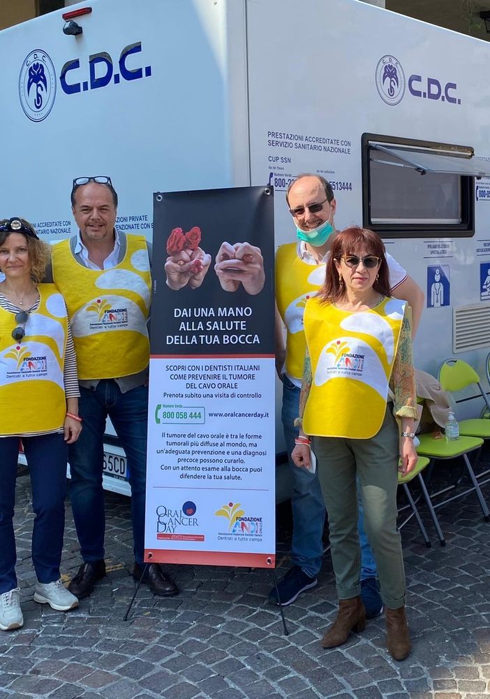 Ad Asti la prevenzione per il carcinoma del cavo orale è tornata in piazza. Le visite gratuite continuano per tutto il mese
