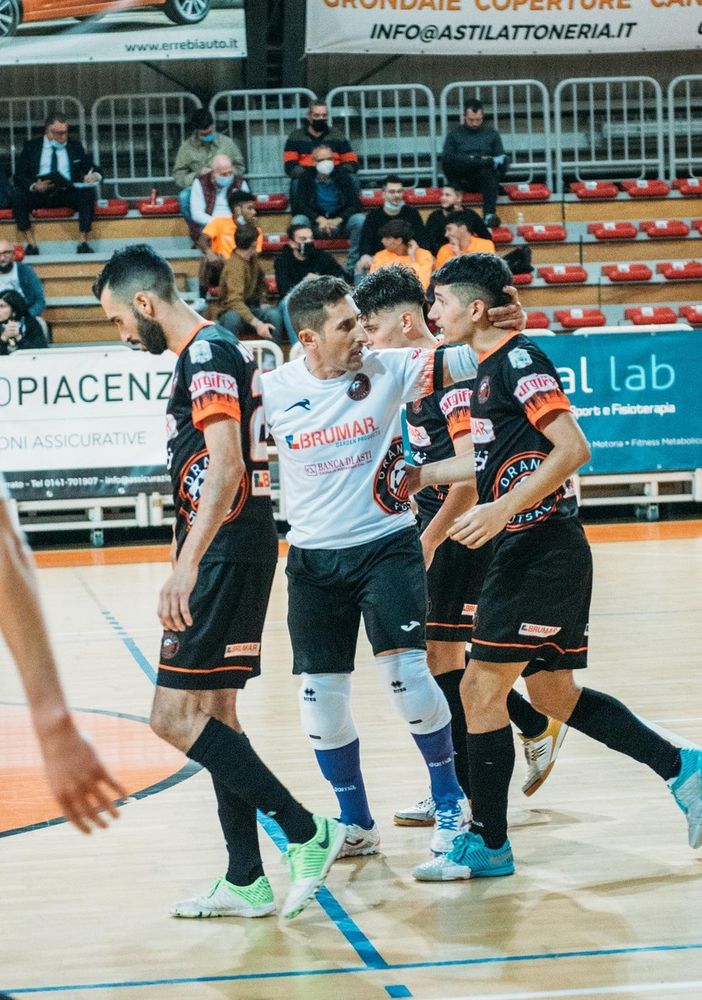 Per gli Orange amaro pareggio (3-3) in trasferta