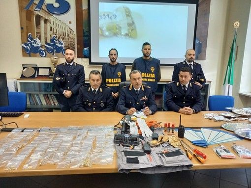 Si fingevano poliziotti e carabinieri per rubare oro e argenteria: la banda dei &quot;sinti&quot; colpiva anche ad Asti