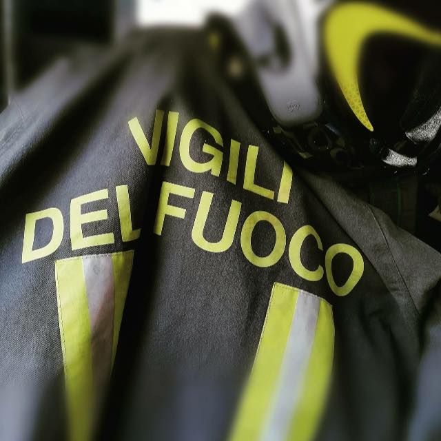 Auto urta una tubatura del gas in zona tribunale, viabilità modificata per la messa in sicurezza dell'area
