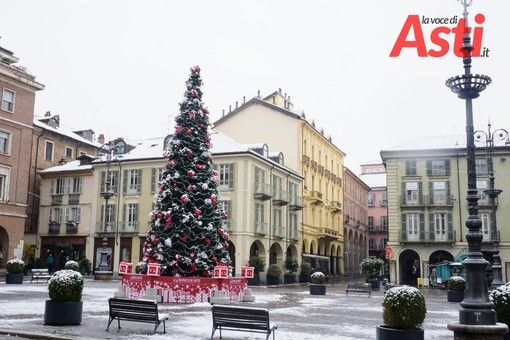 Albero di natale in piazza San Secondo, ad Asti