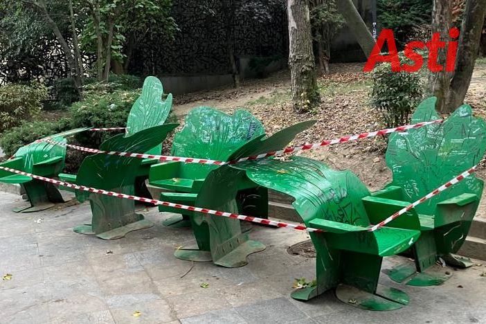 Immagine (d'archivio) di danneggiamenti delle panchine dei giardini
