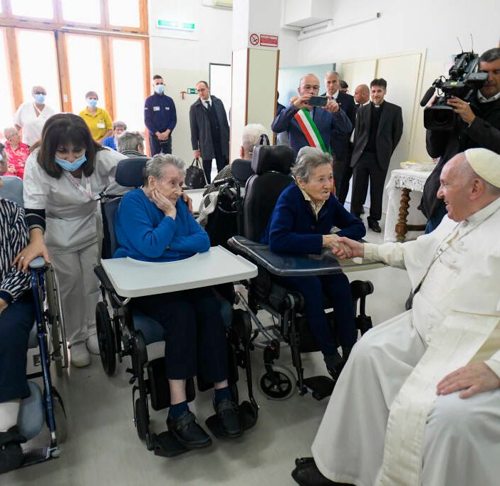 Papa Francesco in visita nel 2023,  alla Casa di Riposo di Portacomaro (Ph Vatican Media)