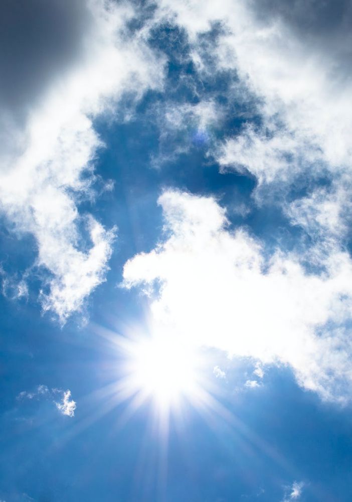Imperversa il foehn tra Langhe Roero e Monferrato: forti raffiche di vento e temperature primaverili
