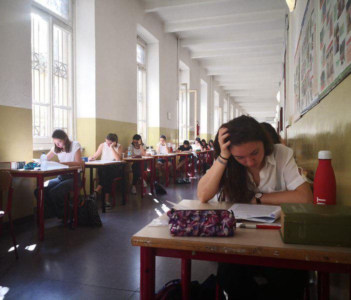 Maturità 2020: esame light oppure unica prova orale e tutti ammessi. E intanto gli studenti sognano il ritorno sui banchi