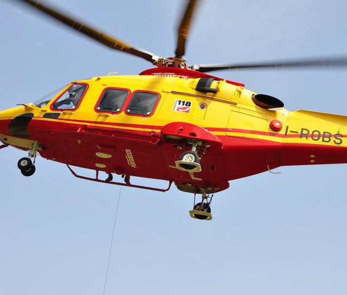 Incisa Scapaccino: trattore fuori strada, 49enne in codice rosso all'ospedale di Alessandria