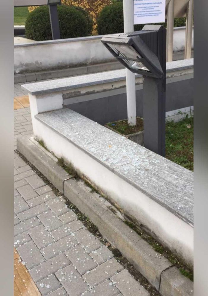 Bloccato per una serie di atti vandalici, aggredisce addetti alla sicurezza dell'ospedale, carabinieri e agenti della Municipale