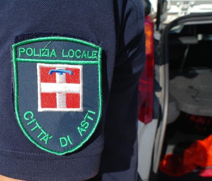 Accattonaggio molesto al Borgo, fermato dalla Polizia Municipale un nigeriano residente ad Asti