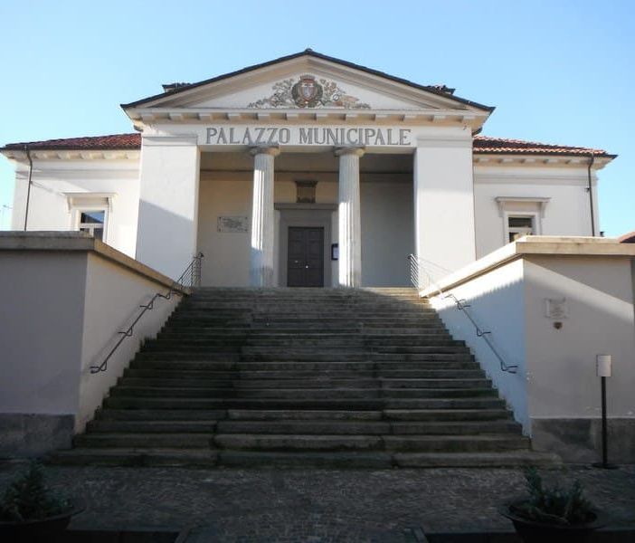 A Villanova scoppia un focolaio Covid dopo un funerale. Il sindaco: &quot;Niente strette di mano, baci o abbracci. Serve buon senso&quot;