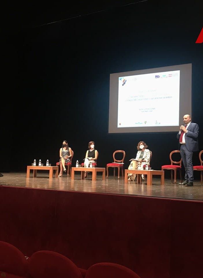 Un momento dell'incontro a Teatro Alfieri