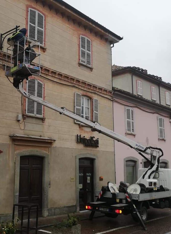 A Costigliole proseguono i lavori di sostituzione delle luci, con nuovi impianti led