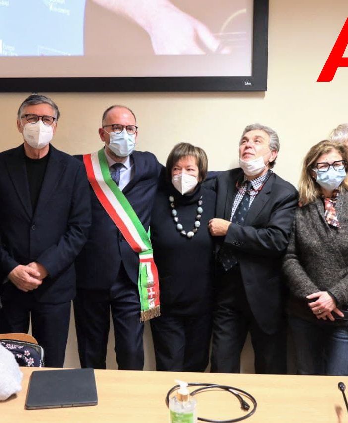 Alcuni momenti, ritratto in scatti di Merfephoto - Efrem Zanchettin, dell'attesa del risultato da parte di esponenti del volontariato astigiano riuniti nell'Aula Magna dell'Università di Asti