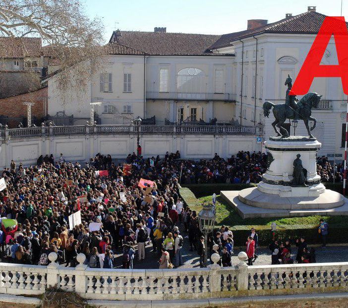 Ci siamo rotti i polmoni: dagli studenti di Asti un grido per salvare il pianeta (FOTO E VIDEO)