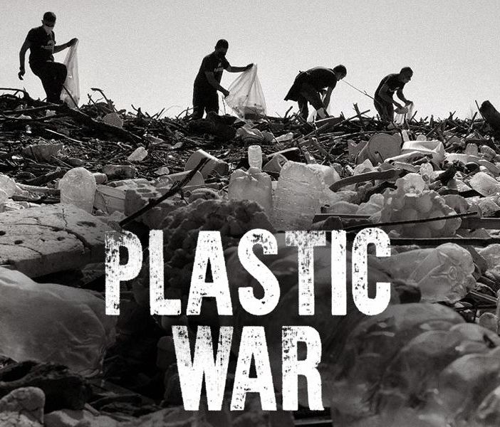 Al Foyer delle famiglie di Asti, il documentario &quot;Plastic war&quot; con le fotografie di Giovanni Izzo