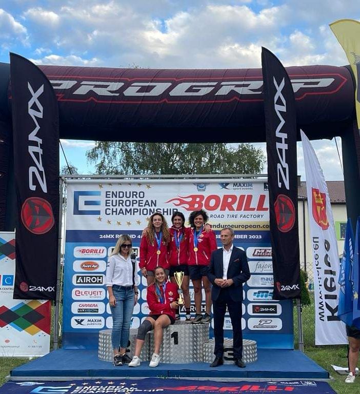 Anche Sabrina Lazzarino, del moto club Alfieri, è salita sul podio agli Europei di enduro