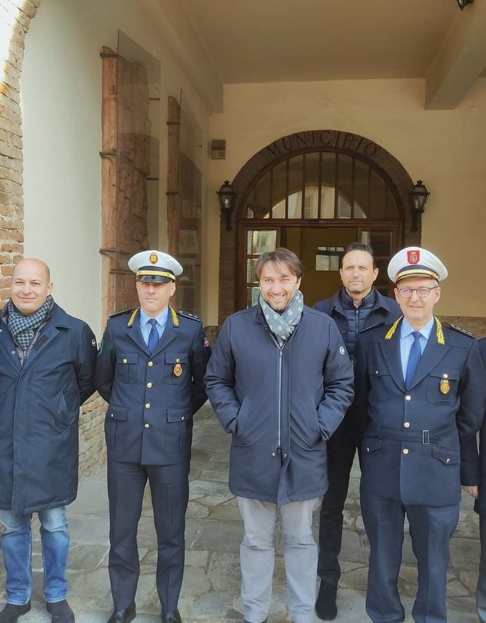 Comandante e vice con il sindaco Nosenzo, assessori e consiglieri