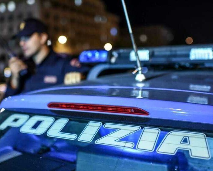 &quot;Prima ho litigato con una persona&quot;: 24enne fermato con altri due uomini con un bastone di 75cm