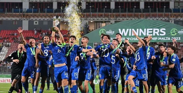 L'esultanza degli azzurrini dopo la vittoria con il Portogallo (foto FIGC)